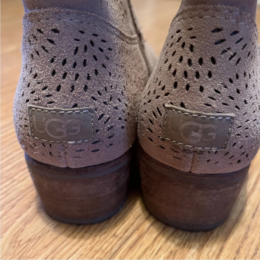 UGG boots. Laser cut eyelet design with zipper. Size 8